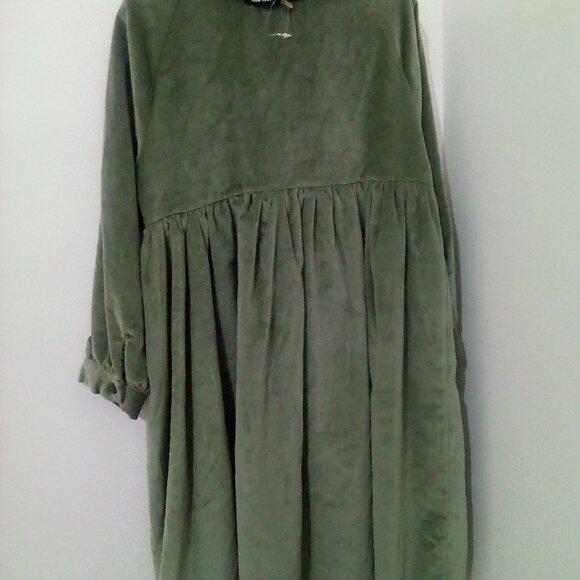 Little creative factory soft green velvet dress size 6Y - Picture 2 of 3